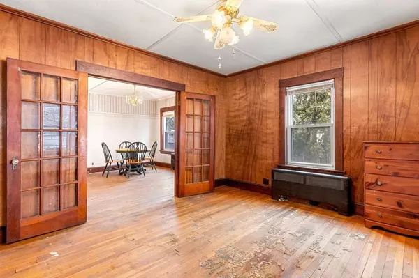 21 Madison St, Amesbury, MA 01913