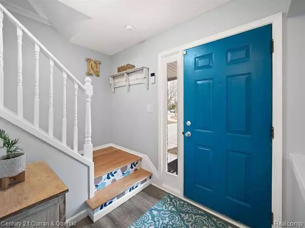 5060 HILLCREST Court, Trenton, MI 48183