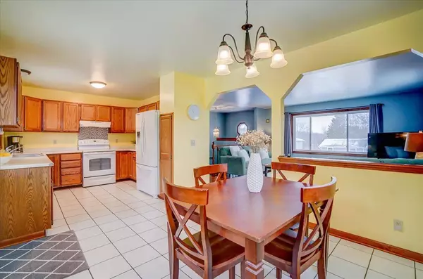 804 Acker Pky, Deforest, WI 53532