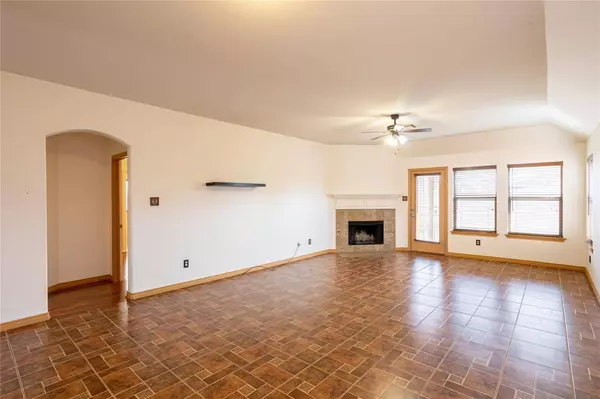 223 Villanova Drive, Van Alstyne, TX 75495