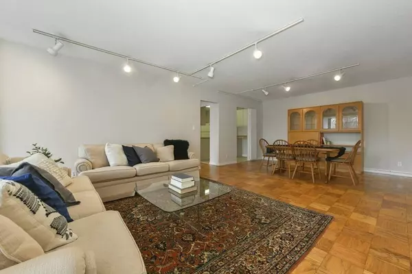 99 Pond Ave #217, Brookline, MA 02445