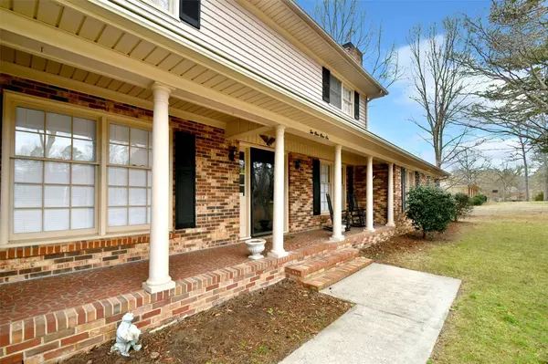 2116 E Providence DR, Charlotte, NC 28270