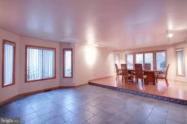 4050 HEATHER CT, Northampton, PA 18067