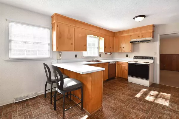 2116 E Providence DR, Charlotte, NC 28270