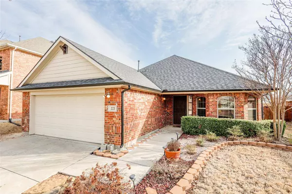 223 Villanova Drive, Van Alstyne, TX 75495