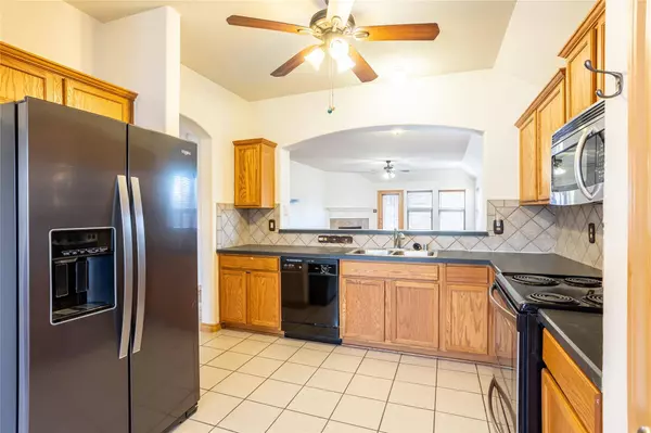 223 Villanova Drive, Van Alstyne, TX 75495