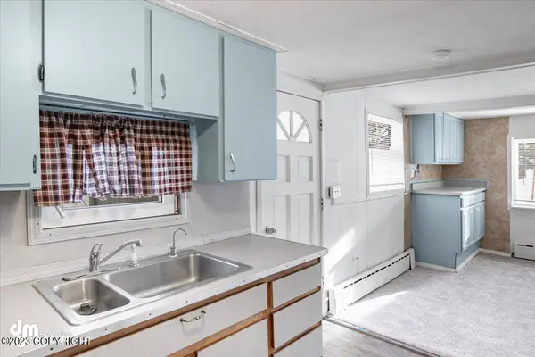 6721 E 10th AVE, Anchorage, AK 99504