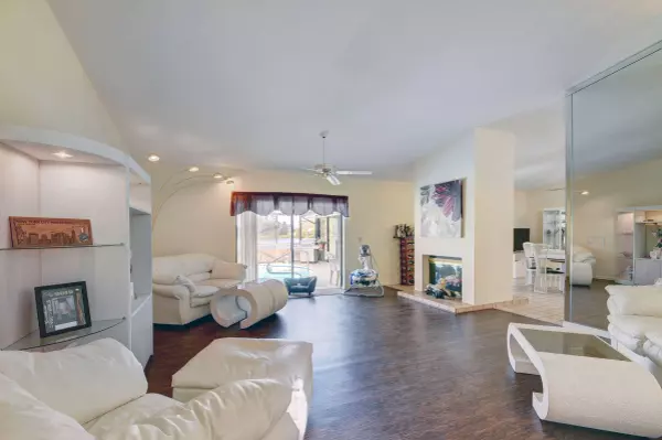 189 Parkwood DR, Royal Palm Beach, FL 33411