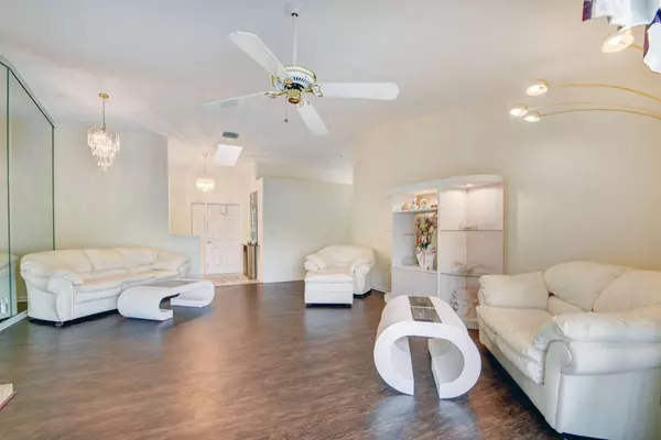 189 Parkwood DR, Royal Palm Beach, FL 33411