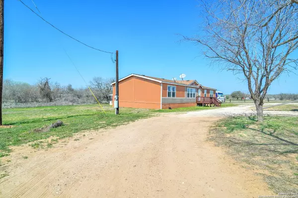 79 PRICE RD, Poteet, TX 78065-3485
