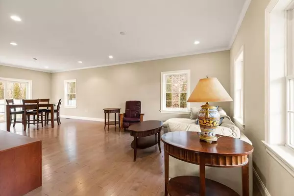 2 Fairfield Ave, Melrose, MA 02176