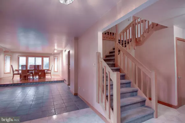 4050 HEATHER CT, Northampton, PA 18067