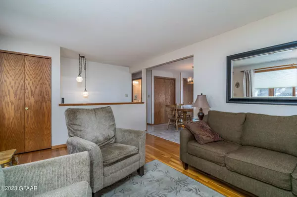 1011 19TH S, Grand Forks, ND 58201