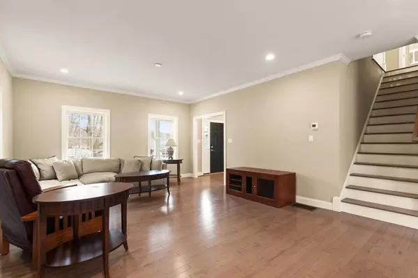 2 Fairfield Ave, Melrose, MA 02176