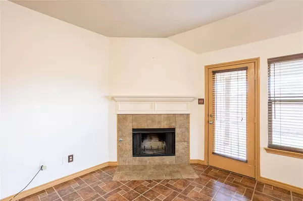 223 Villanova Drive, Van Alstyne, TX 75495