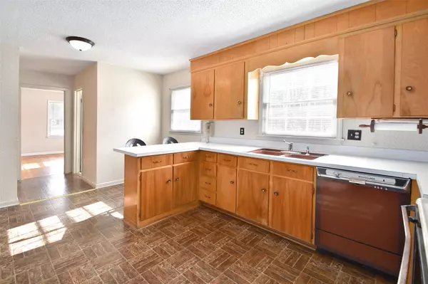 2116 E Providence DR, Charlotte, NC 28270