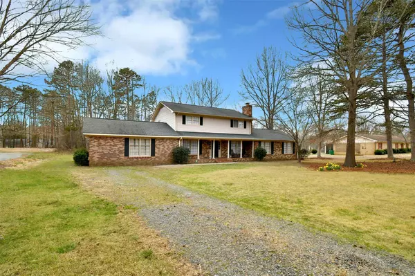 2116 E Providence DR, Charlotte, NC 28270