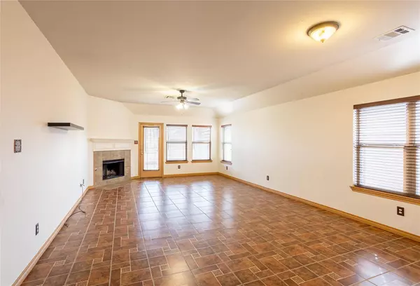 223 Villanova Drive, Van Alstyne, TX 75495