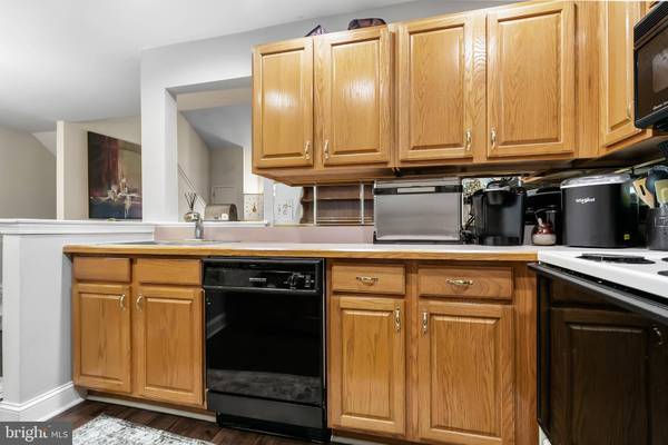 1002 SQUIRREL RD, Marlton, NJ 08053