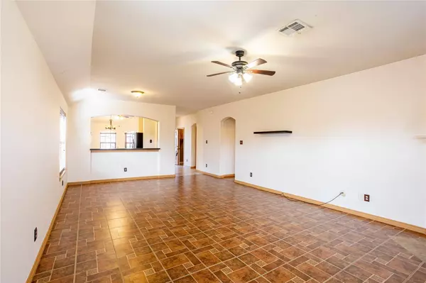 223 Villanova Drive, Van Alstyne, TX 75495