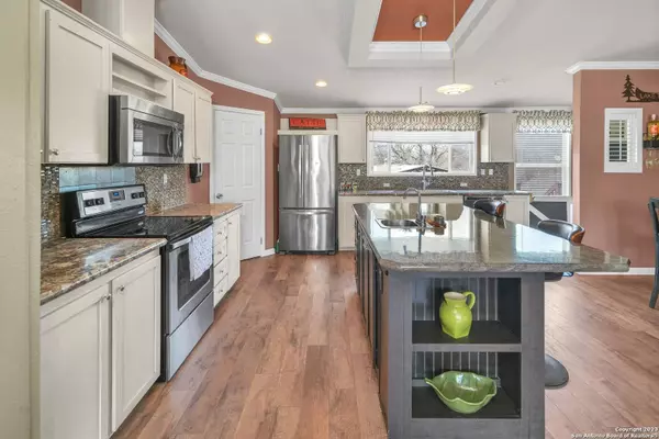 79 PRICE RD, Poteet, TX 78065-3485