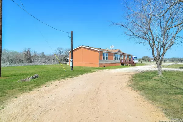 79 PRICE RD, Poteet, TX 78065-3485