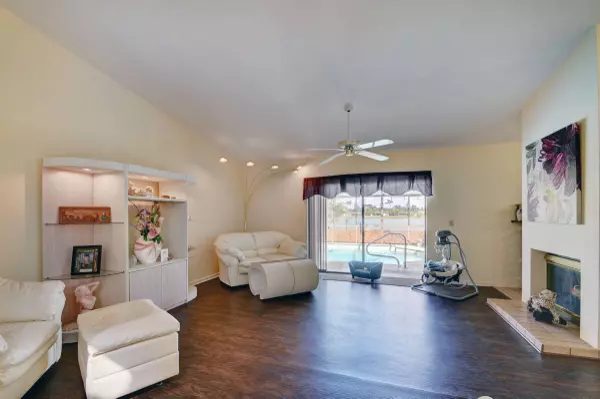 189 Parkwood DR, Royal Palm Beach, FL 33411