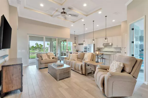 11825 BLUE HILL TRL, Bradenton, FL 34211