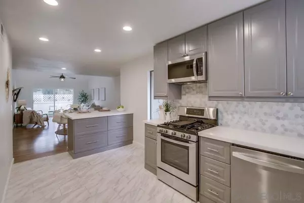 10279 Caminito Covewood, San Diego, CA 92131