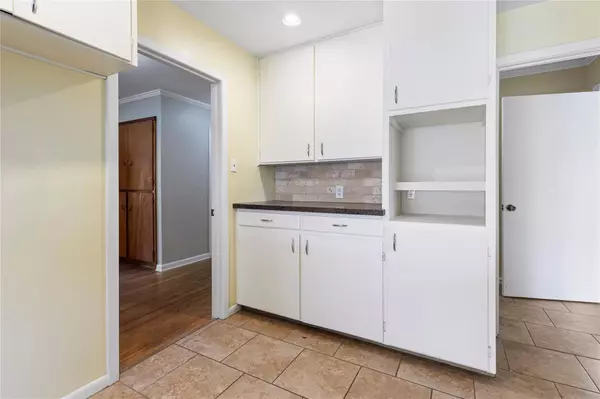 708 N McKown Avenue, Sherman, TX 75092