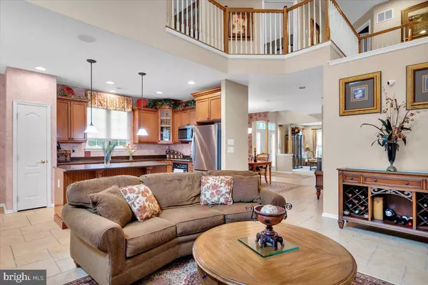 2 COMPASS CIR, Mount Laurel, NJ 08054