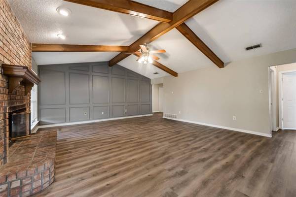 4916 Green Hollow Drive, Arlington, TX 76017