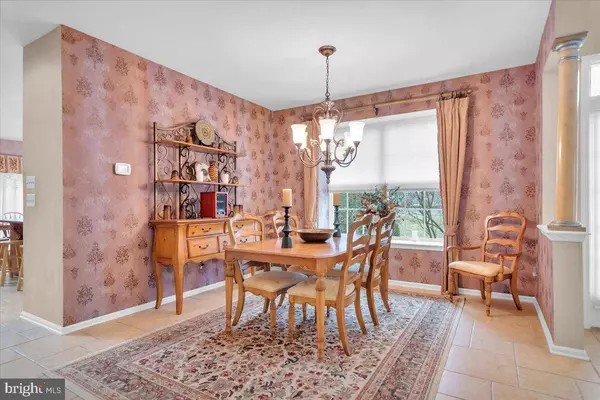 2 COMPASS CIR, Mount Laurel, NJ 08054