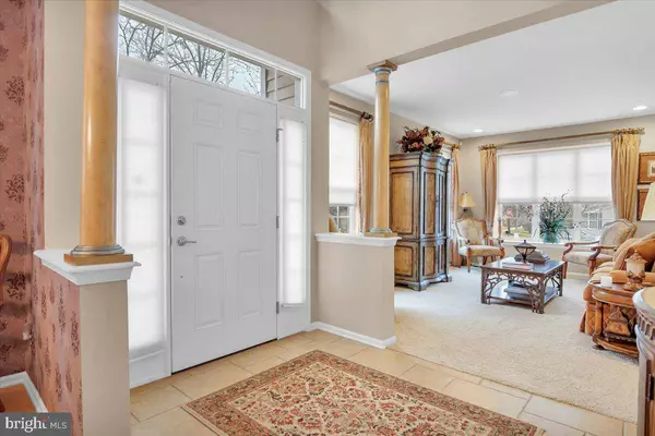 2 COMPASS CIR, Mount Laurel, NJ 08054