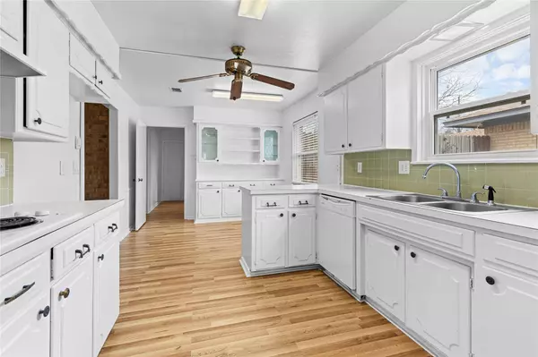 1718 W Crescent Drive, Sherman, TX 75092