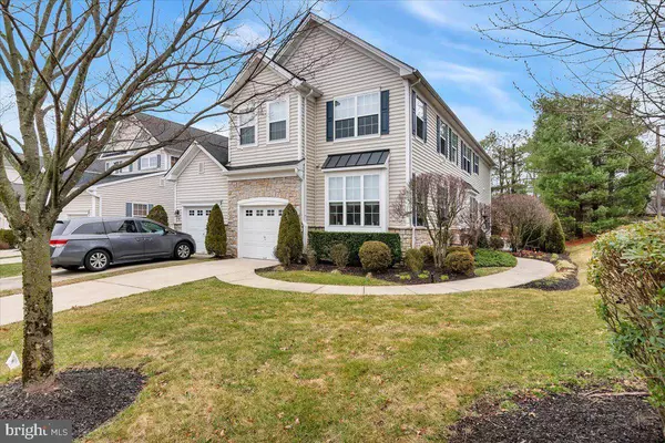 2 COMPASS CIR, Mount Laurel, NJ 08054