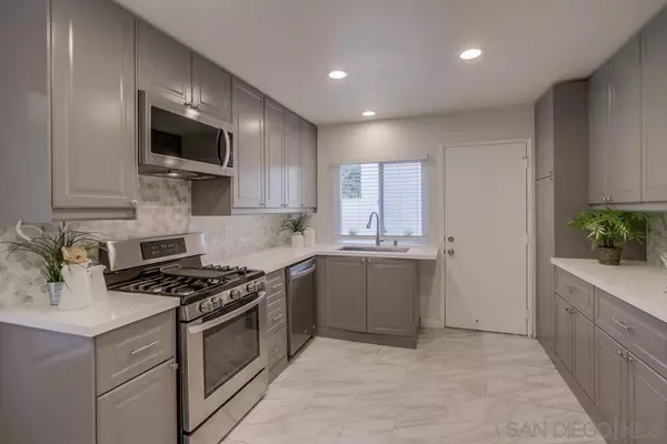 10279 Caminito Covewood, San Diego, CA 92131