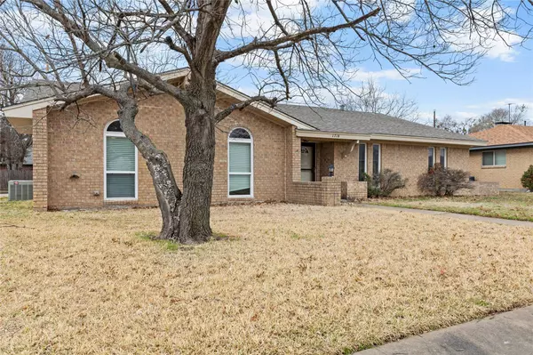 1718 W Crescent Drive, Sherman, TX 75092