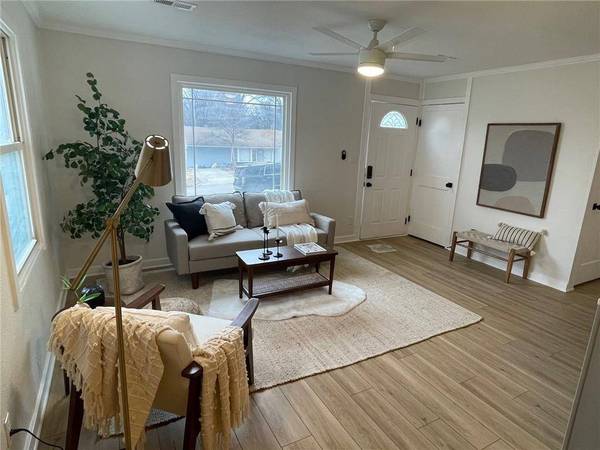 4542 N Locust ST, Kansas City, MO 64116