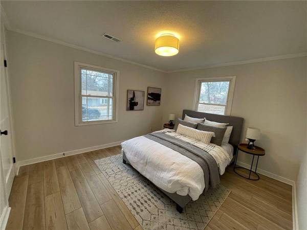 4542 N Locust ST, Kansas City, MO 64116