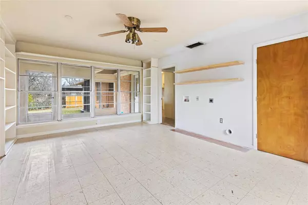 708 N McKown Avenue, Sherman, TX 75092