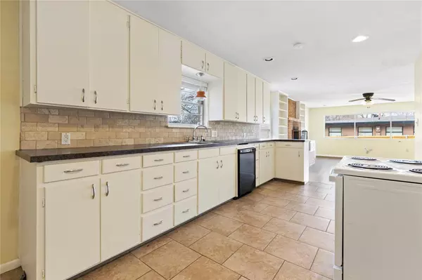 708 N McKown Avenue, Sherman, TX 75092