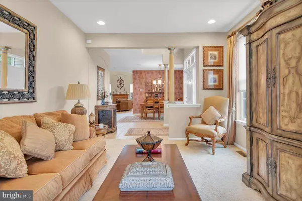 2 COMPASS CIR, Mount Laurel, NJ 08054