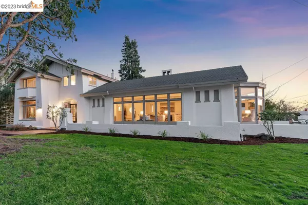 1016 Ashmount Ave, Oakland, CA 94610