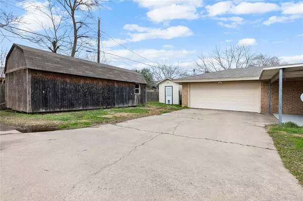 1718 W Crescent Drive, Sherman, TX 75092