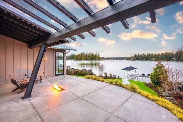 4722 N Island DR E, Bonney Lake, WA 98391