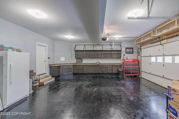 1201 N Bloodstone CIR, Wasilla, AK 99654