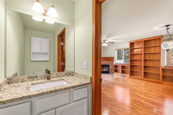 4163 Aurora LOOP, Bellingham, WA 98226