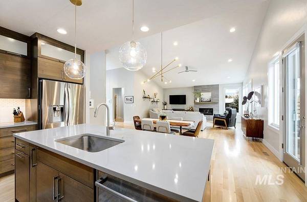 556 W Mesa Grande Ln, Boise, ID 83702