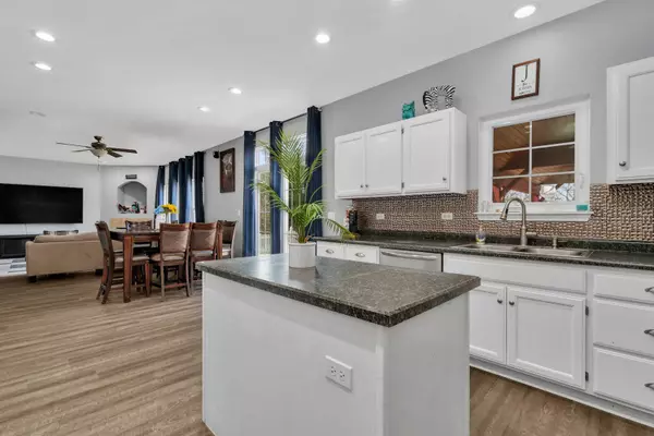 3905 Landings RD, Joliet, IL 60431